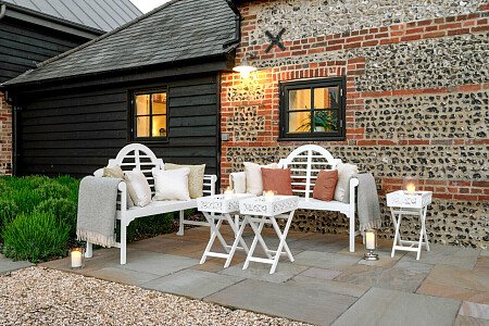 Exposed ceiling beams- GU32-  filming photoshoot location-24