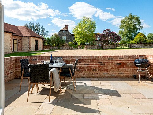 Exposed ceiling beams- GU32-  filming photoshoot location-25