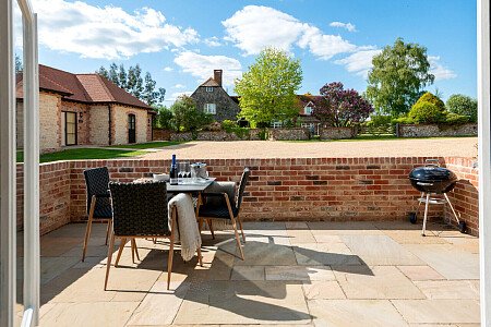 Exposed ceiling beams- GU32-  filming photoshoot location-25