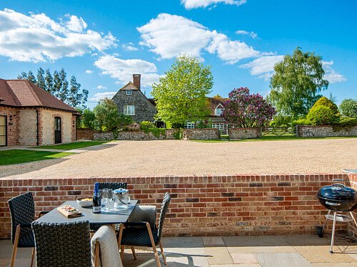 Exposed ceiling beams- GU32-  filming photoshoot location-26