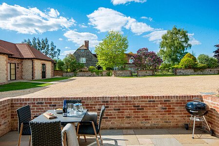 Exposed ceiling beams- GU32-  filming photoshoot location-26