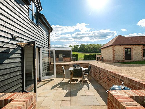 Exposed ceiling beams- GU32-  filming photoshoot location-27