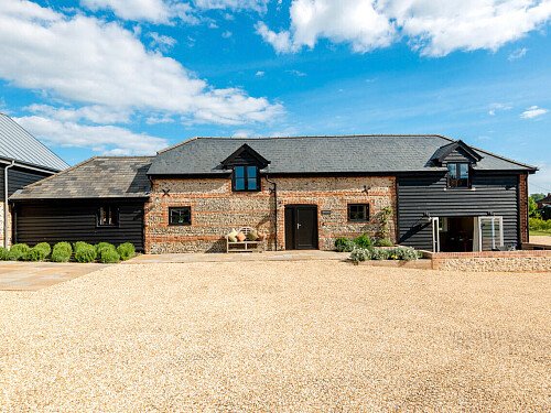 Exposed ceiling beams- GU32-  filming photoshoot location-28