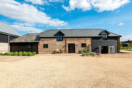 Exposed ceiling beams- GU32-  filming photoshoot location-28