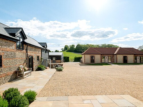 Exposed ceiling beams- GU32-  filming photoshoot location-30