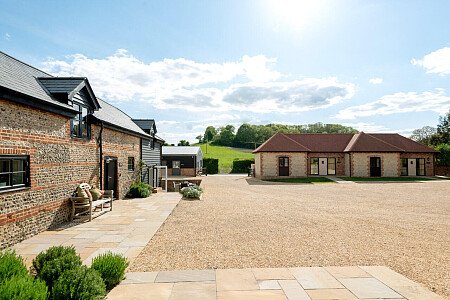Exposed ceiling beams- GU32-  filming photoshoot location-30