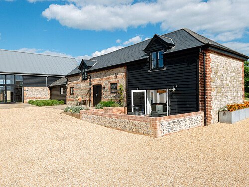 Exposed ceiling beams- GU32-  filming photoshoot location-29