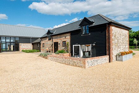 Exposed ceiling beams- GU32-  filming photoshoot location-29