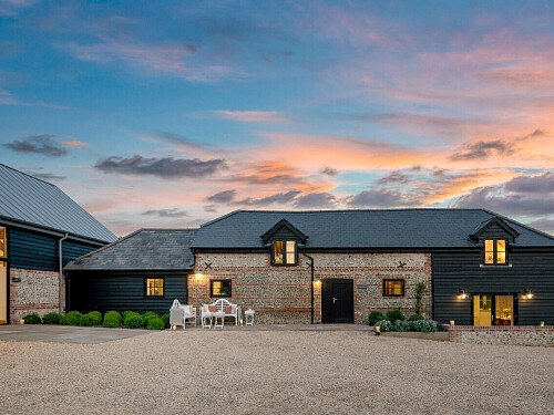 Exposed ceiling beams- GU32-  filming photoshoot location-32