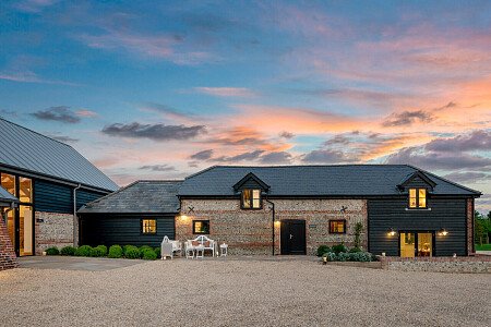 Exposed ceiling beams- GU32-  filming photoshoot location-32