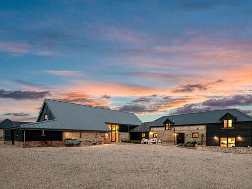 Exposed ceiling beams- GU32-  filming photoshoot location-34
