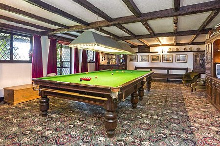 Original features- Surrey-  filming photoshoot location-04