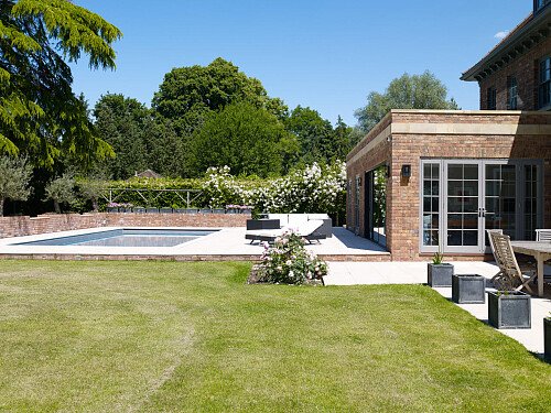 Clinical decor, vast land  - Filming Photoshoot Locations-70