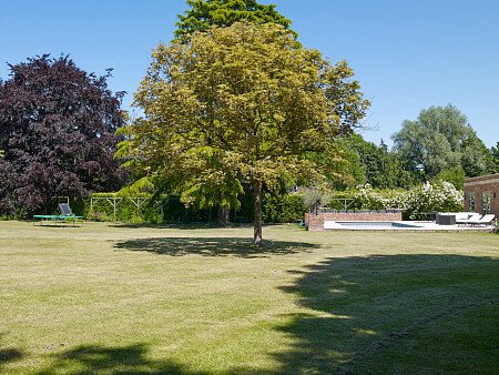 Clinical decor, vast land  - Filming Photoshoot Locations-76