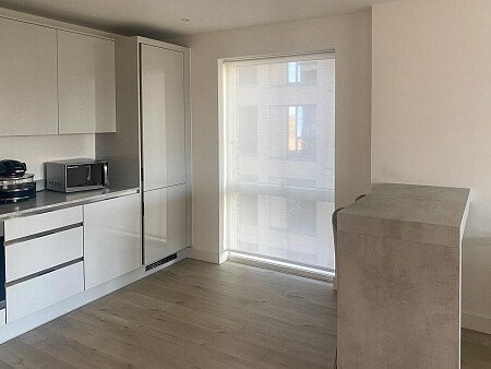 Crisp apartment with roomy terrace- - Greater London- filming photoshoot location-06