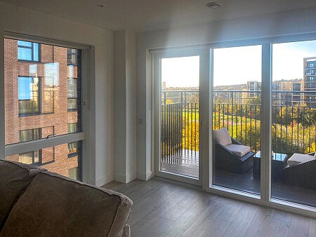 Crisp apartment with roomy terrace- - Greater London- filming photoshoot location-11