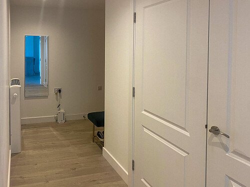 Crisp apartment with roomy terrace- - Greater London- filming photoshoot location-17