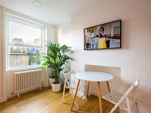 Pink sofa- London- filming photoshoot location-03