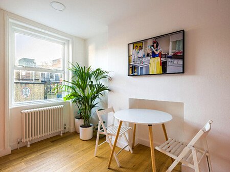 Pink sofa- London- filming photoshoot location-03