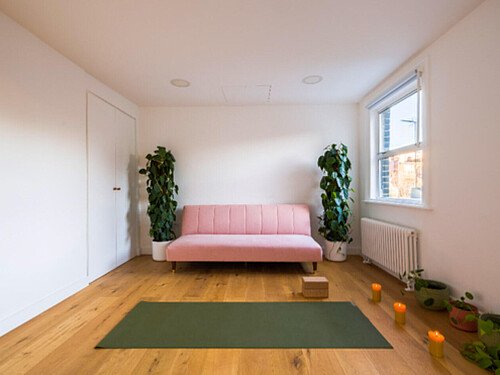 Pink sofa- London- filming photoshoot location-08