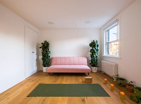 Pink sofa- London- filming photoshoot location-08