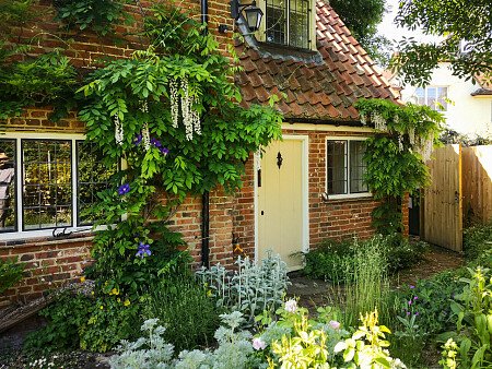 low ceiling cottage- Canterbury- filming photoshoot location-03