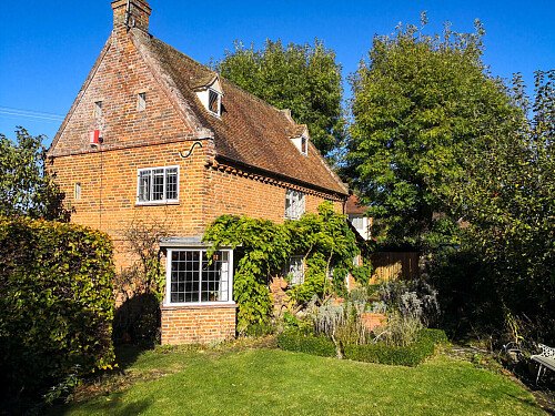 low ceiling cottage- Canterbury- filming photoshoot location-20