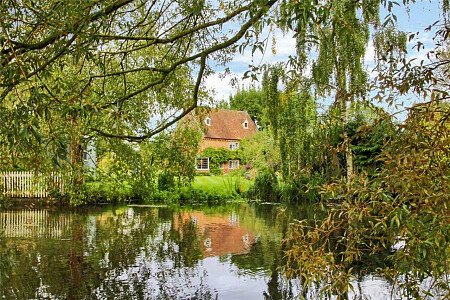 low ceiling cottage- Canterbury- filming photoshoot location-22