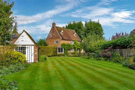 low ceiling cottage- Canterbury- filming photoshoot location-23