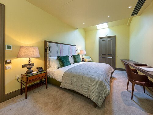 Four poster beds- London- filming photoshoot location-055