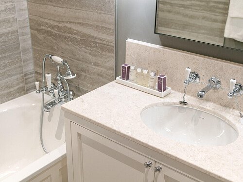 Four poster beds- London- filming photoshoot location-097