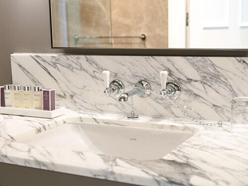 Four poster beds- London- filming photoshoot location-098