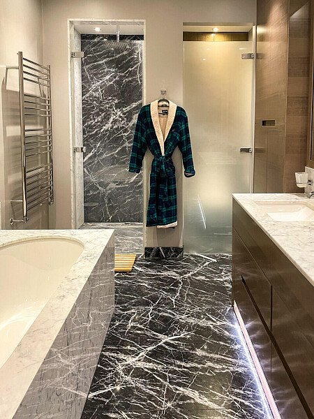 Marble bathroom - London-  filming photoshoot location-22