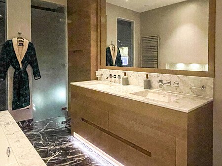 Marble bathroom - London-  filming photoshoot location-24