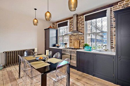 Exposed red brick feature wall-London- filming photoshoot location-05