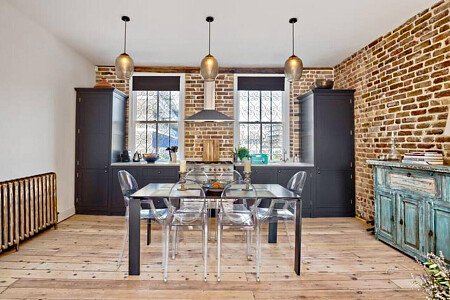 Exposed red brick feature wall-London- filming photoshoot location-06