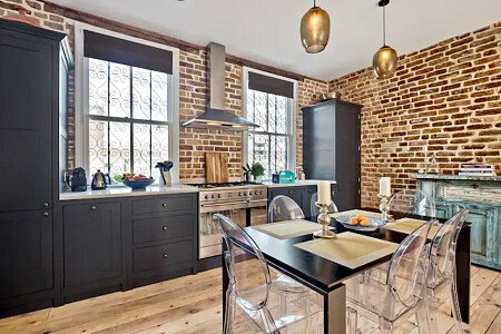 Exposed red brick feature wall-London- filming photoshoot location-07