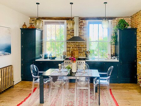 Exposed red brick feature wall-London- filming photoshoot location-08