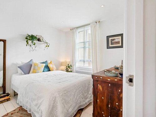 Exposed red brick feature wall-London- filming photoshoot location-24