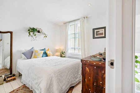 Exposed red brick feature wall-London- filming photoshoot location-24