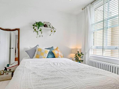 Exposed red brick feature wall-London- filming photoshoot location-25