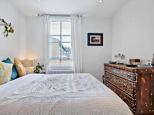 Exposed red brick feature wall-London- filming photoshoot location-26