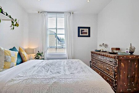 Exposed red brick feature wall-London- filming photoshoot location-26