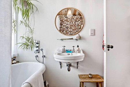 Exposed red brick feature wall-London- filming photoshoot location-28