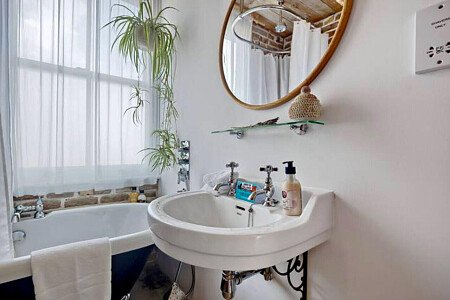 Exposed red brick feature wall-London- filming photoshoot location-29