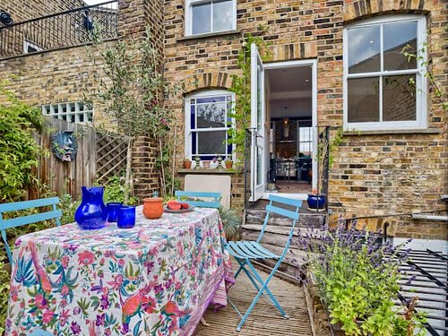 Exposed red brick feature wall-London- filming photoshoot location-32