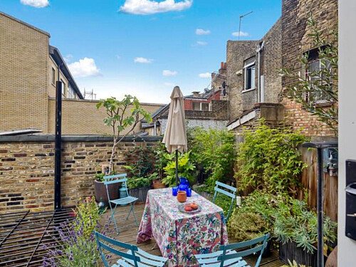 Exposed red brick feature wall-London- filming photoshoot location-33