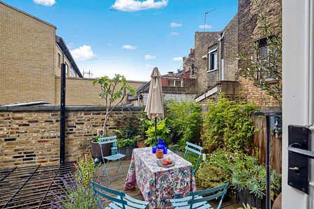 Exposed red brick feature wall-London- filming photoshoot location-33