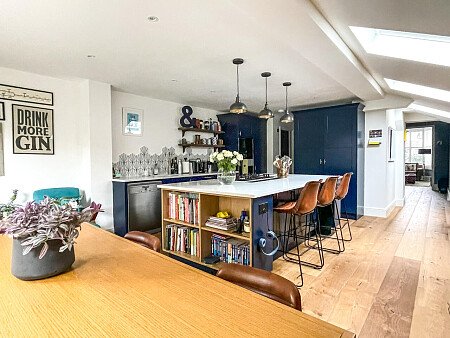 Large kitchen with skylights- SE13- filming photoshoot location-02