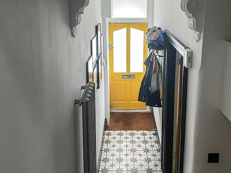 Large kitchen with skylights- SE13- filming photoshoot location-05